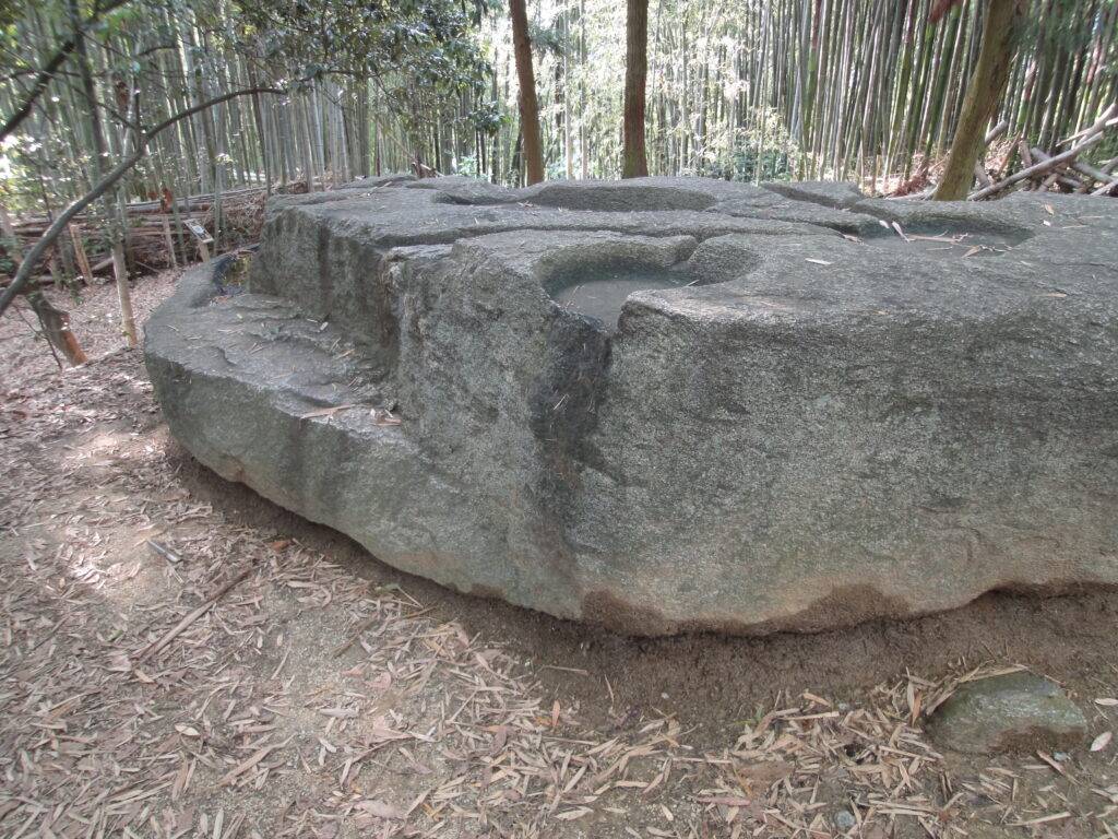 the sakafuneishi stone
