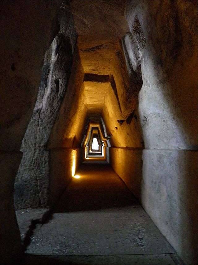 the cumaean sibyl's cave
