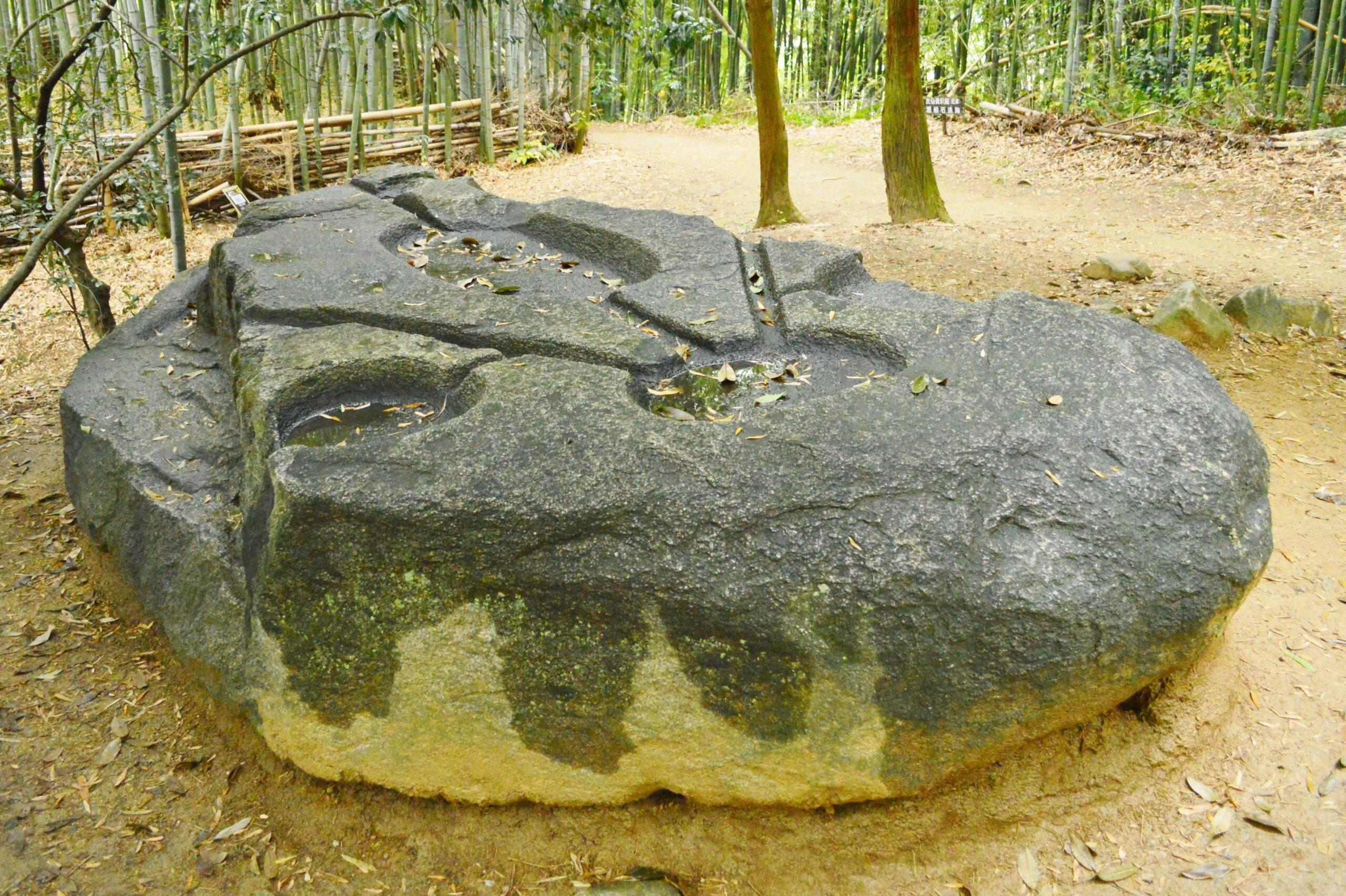 the sakafuneishi stone