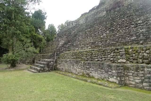 chacchoben mayan ruins