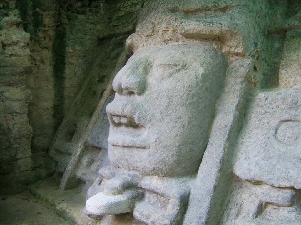 lamanai mayan ruins