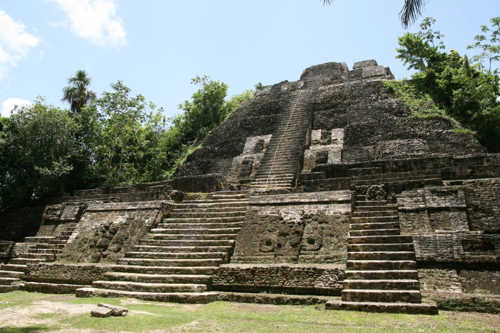 lamanai mayan ruins