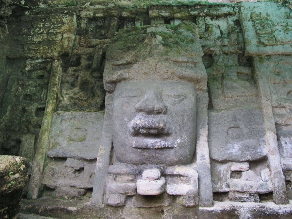 lamanai mayan ruins
