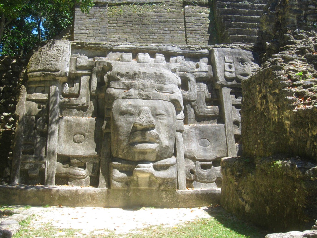 lamanai mayan ruins