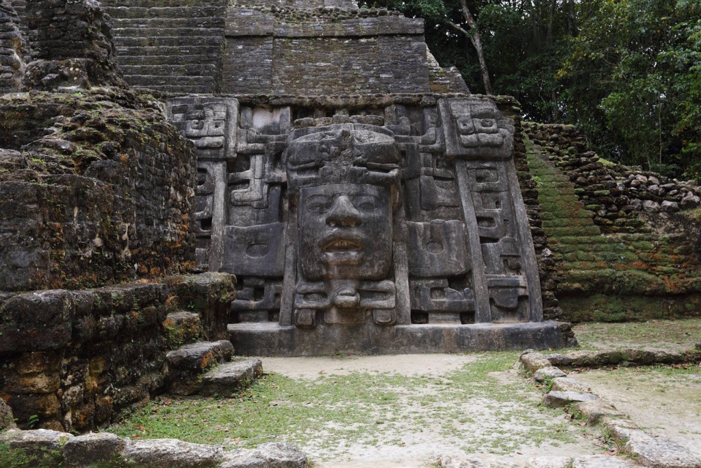 lamanai mayan ruins