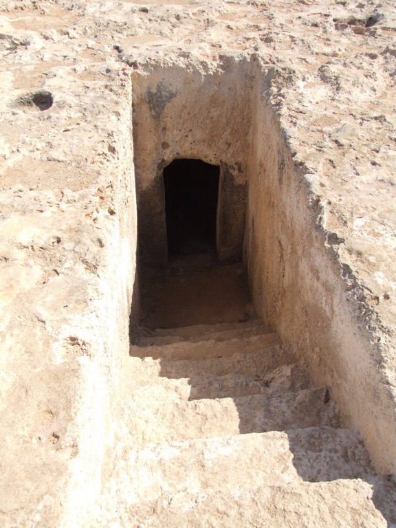 the makronissos tombs