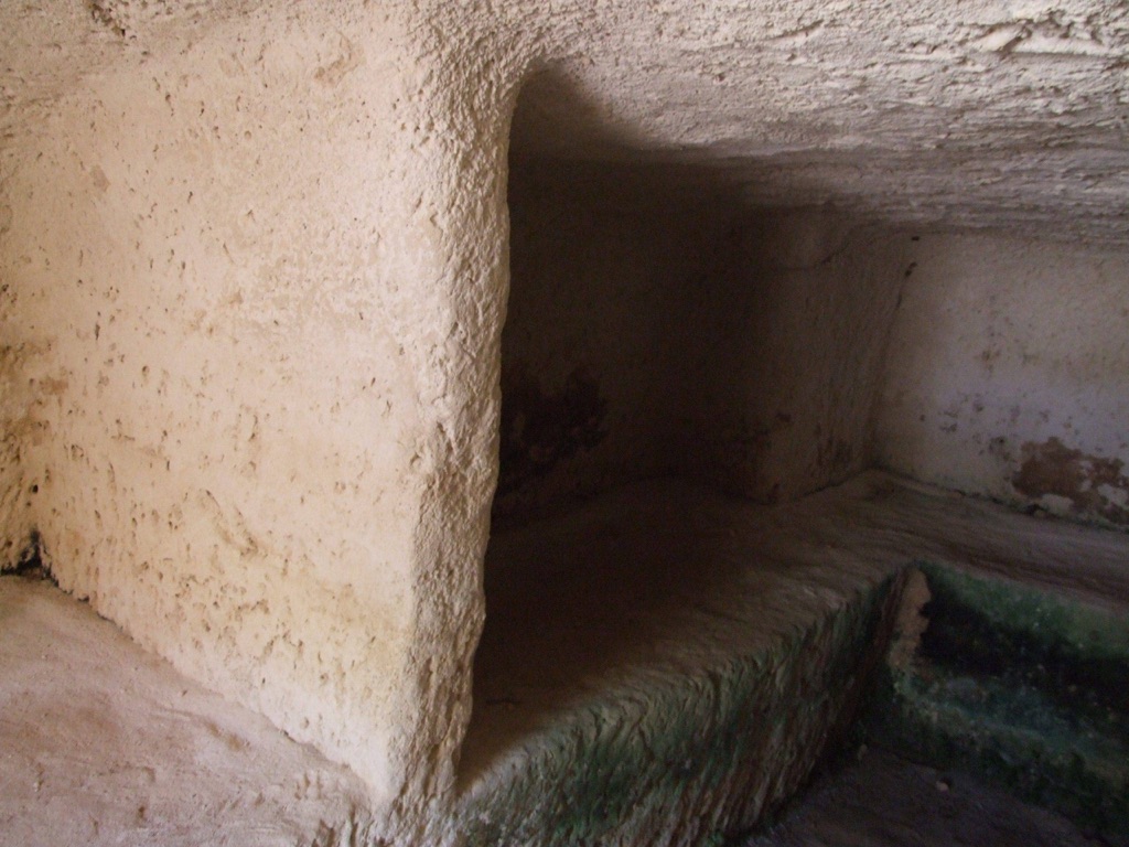 the makronissos tombs