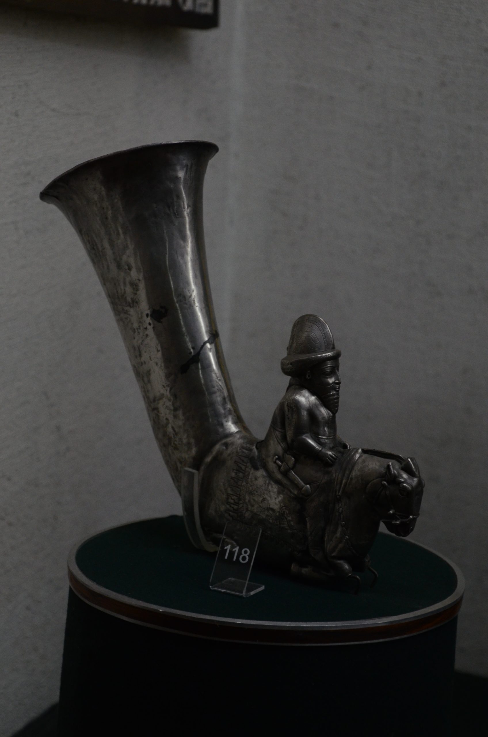 the achaemenid silver rhyton