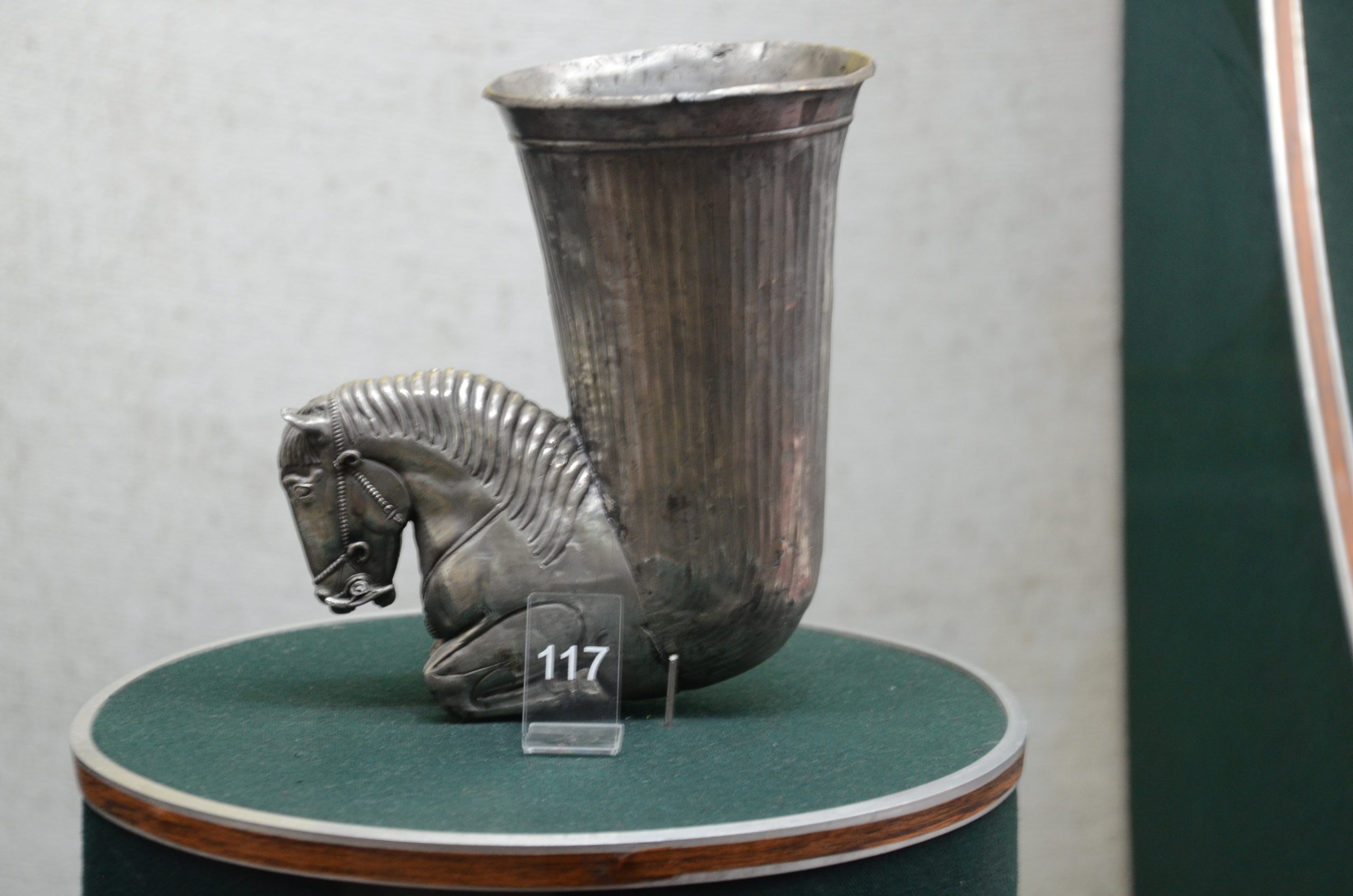 the achaemenid silver rhyton