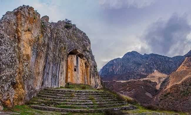 the kapilikaya rock tomb
