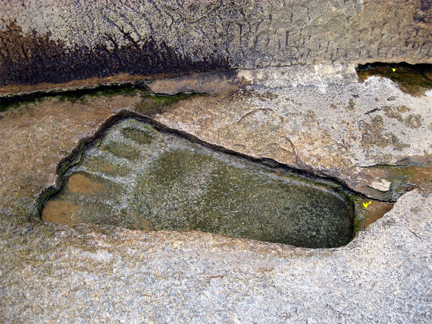 giant footprints discovered in stone
