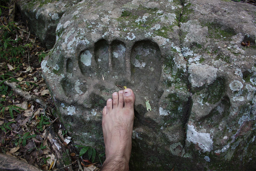 giant footprints discovered in stone