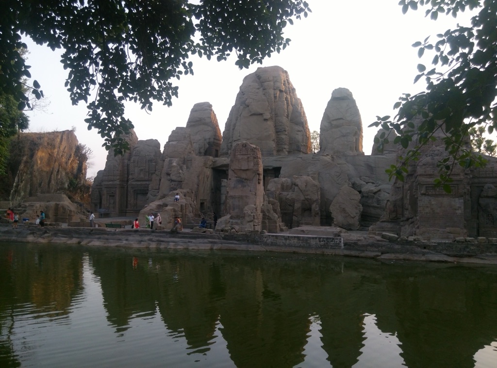 masroor rock cut temple