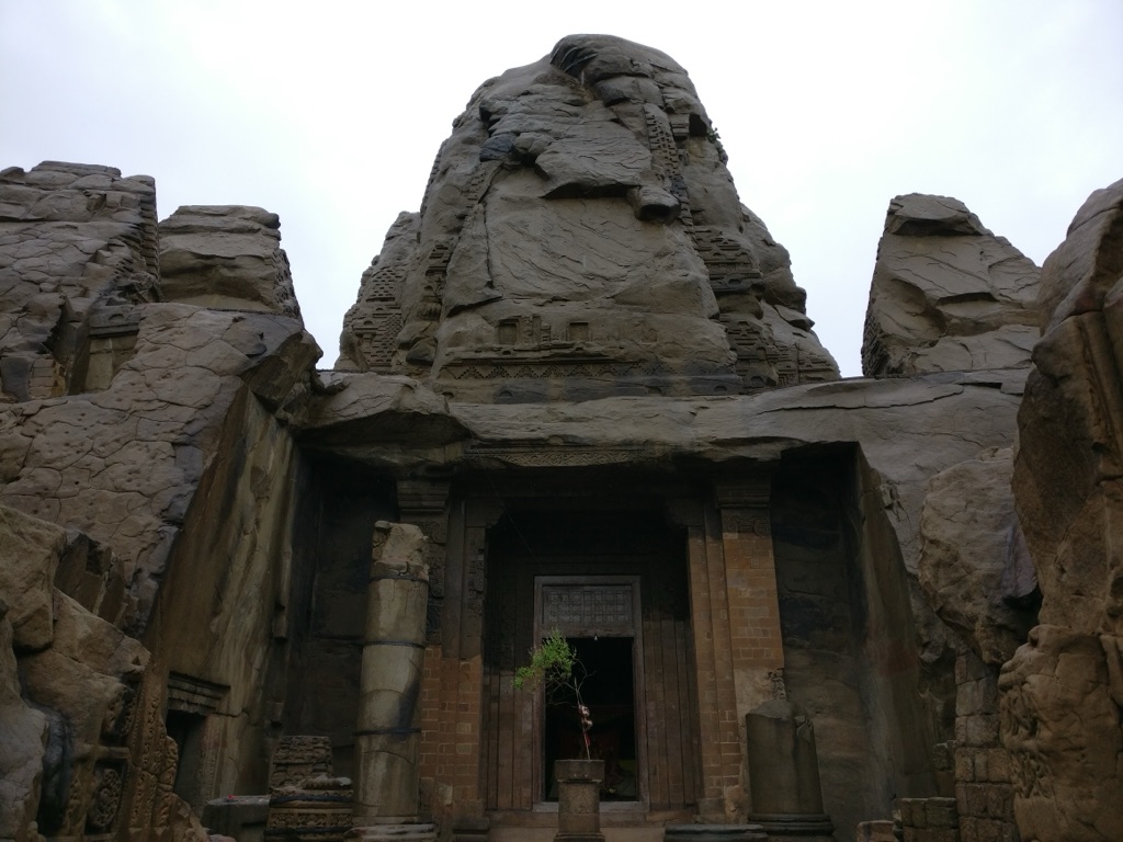 masroor rock cut temple