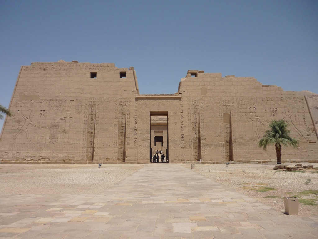 medinet habu (temple of ramesses iii)