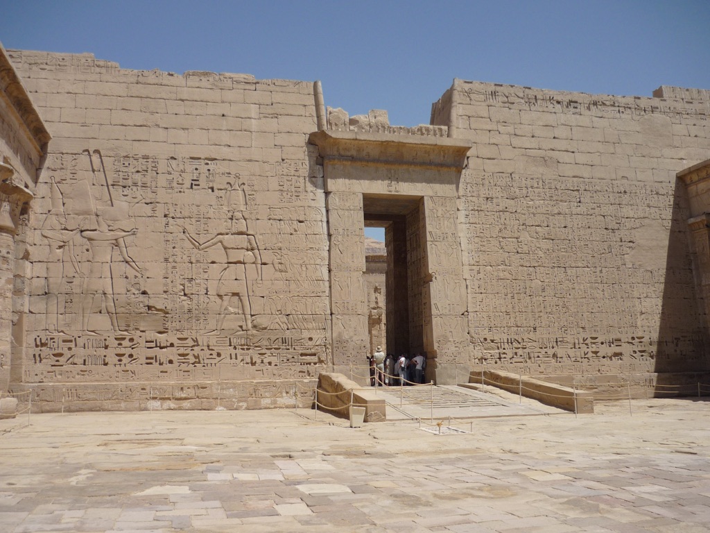 medinet habu (temple of ramesses iii)