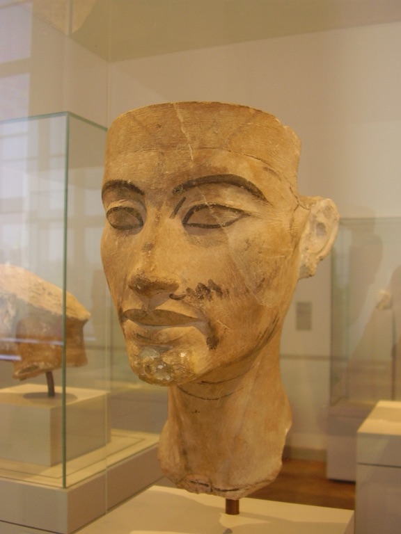 nefertiti: the mysterious queen of ancient egypt