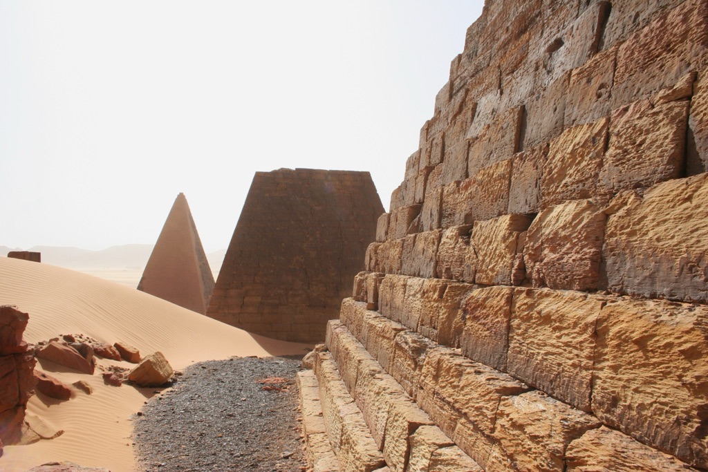 pyramids of meroë sudan