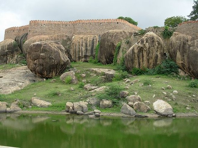 thirumayam fort