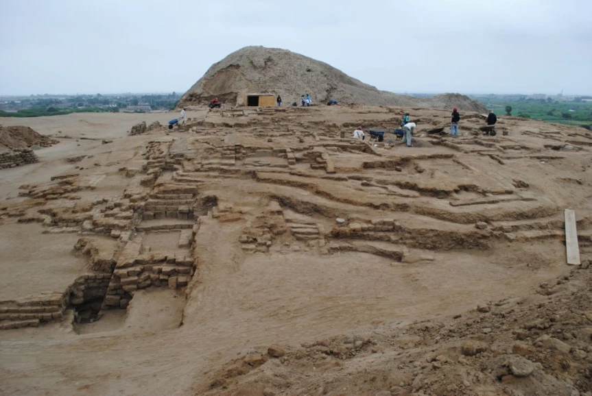 Huaca Prieta fabrics with blue color that were analyzed, including