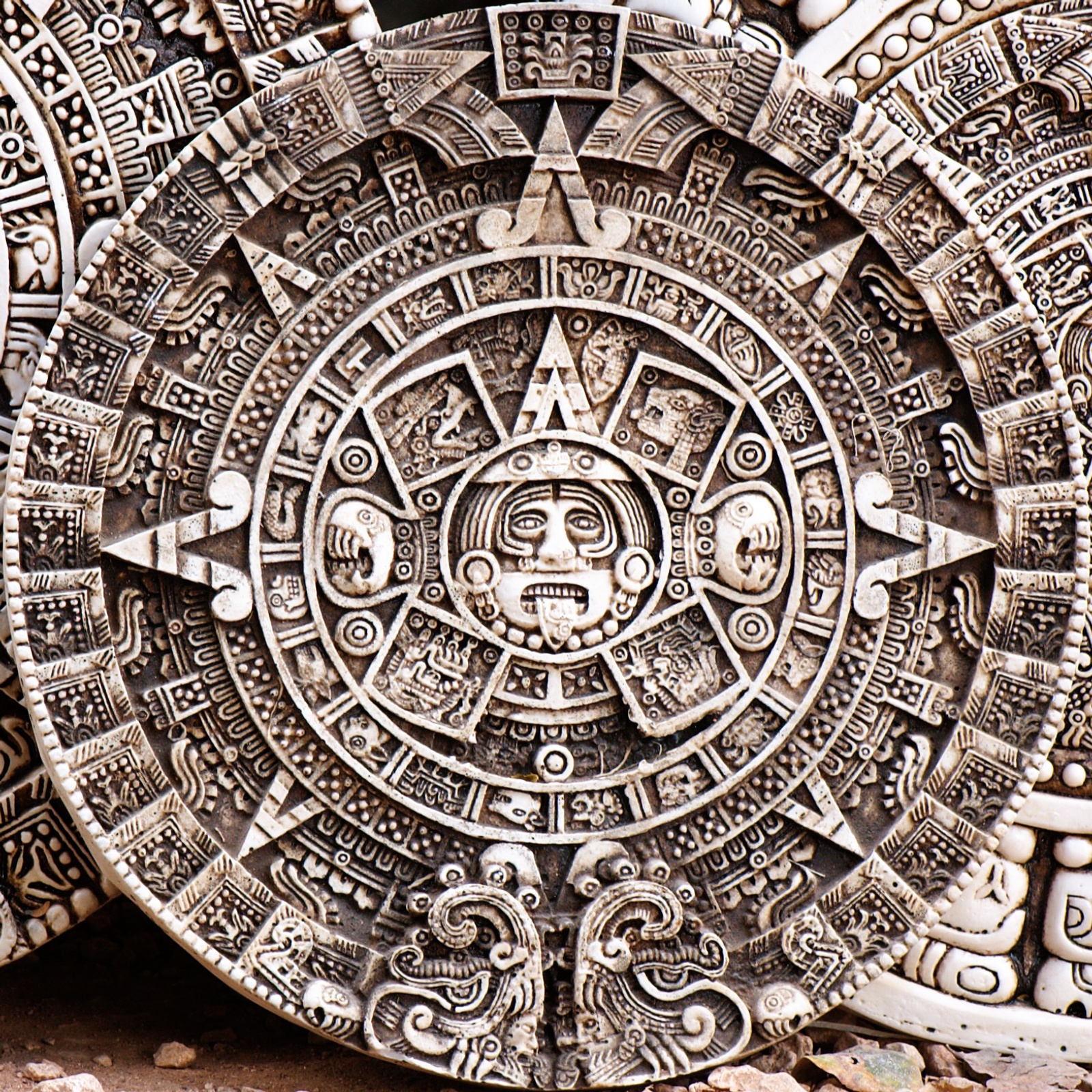 aztecs and mayans: distinguishing two mesoamerican civilizations