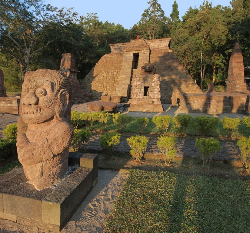 candi sukuh pyramid