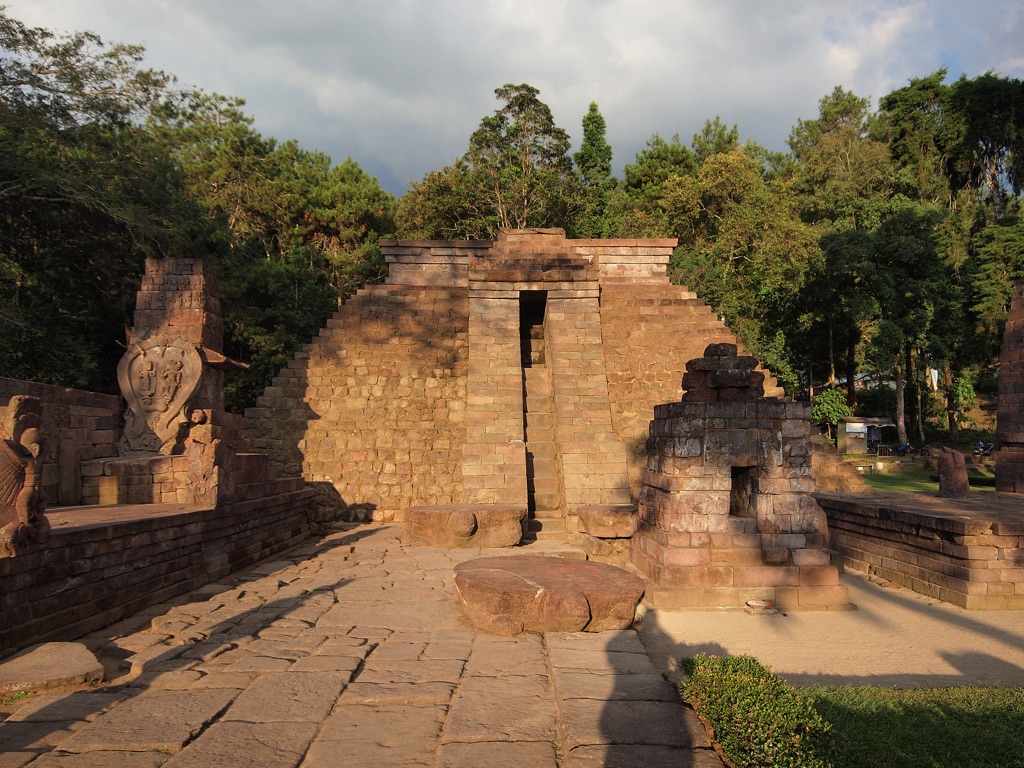 candi sukuh pyramid