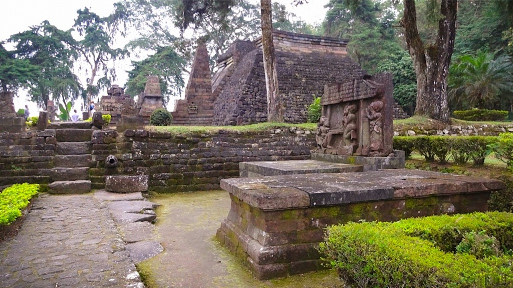 candi sukuh pyramid