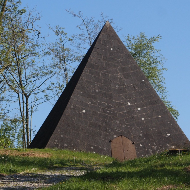 kinnitty pyramid