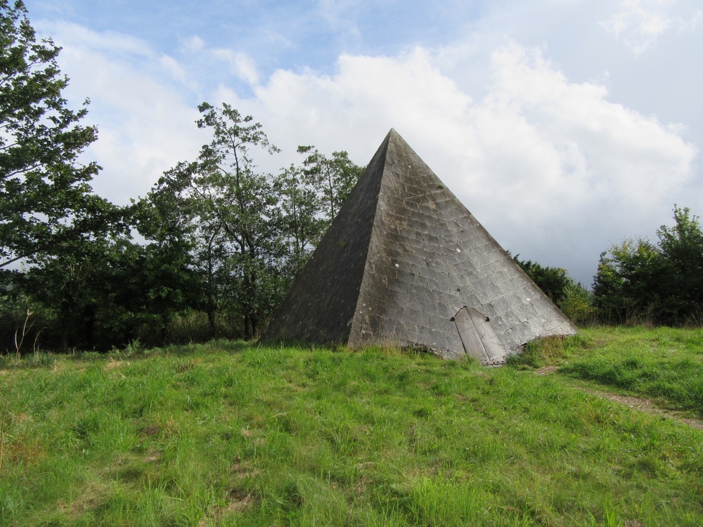 kinnitty pyramid