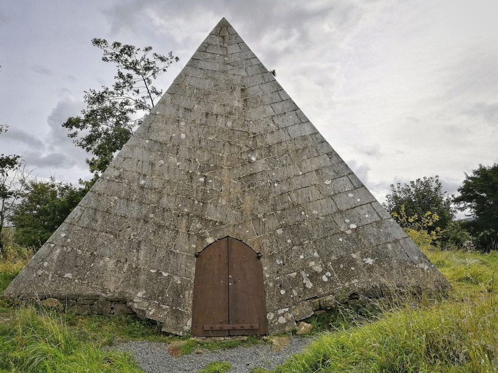 kinnitty pyramid