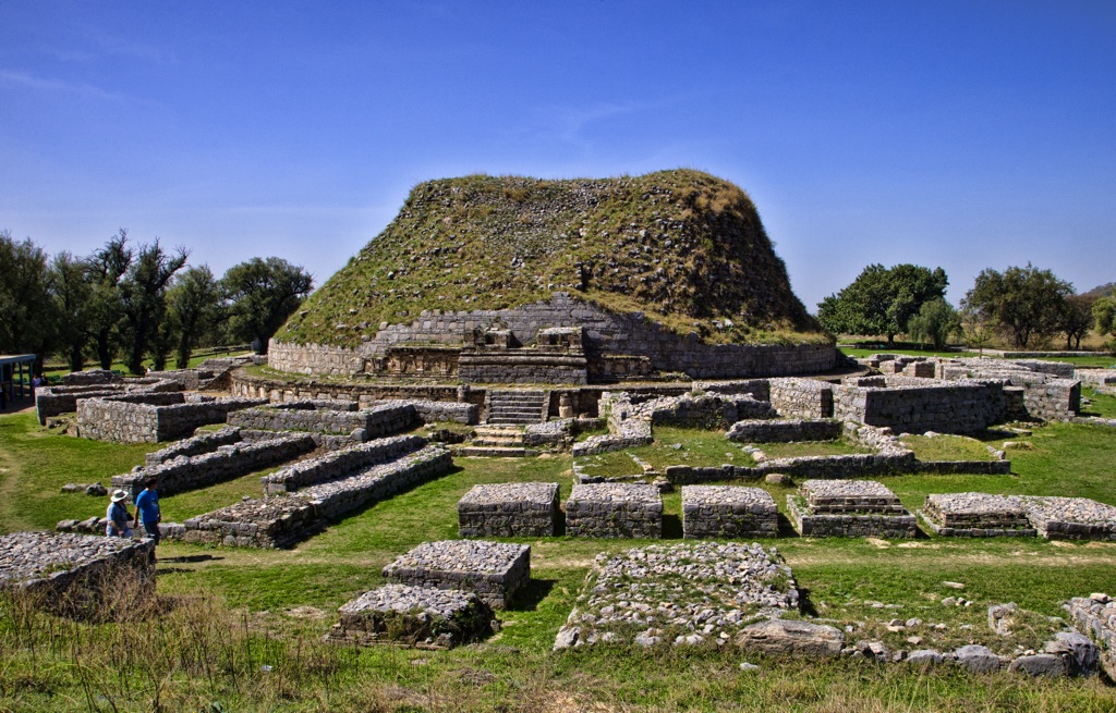 the dharmarajika stupa (taxila)