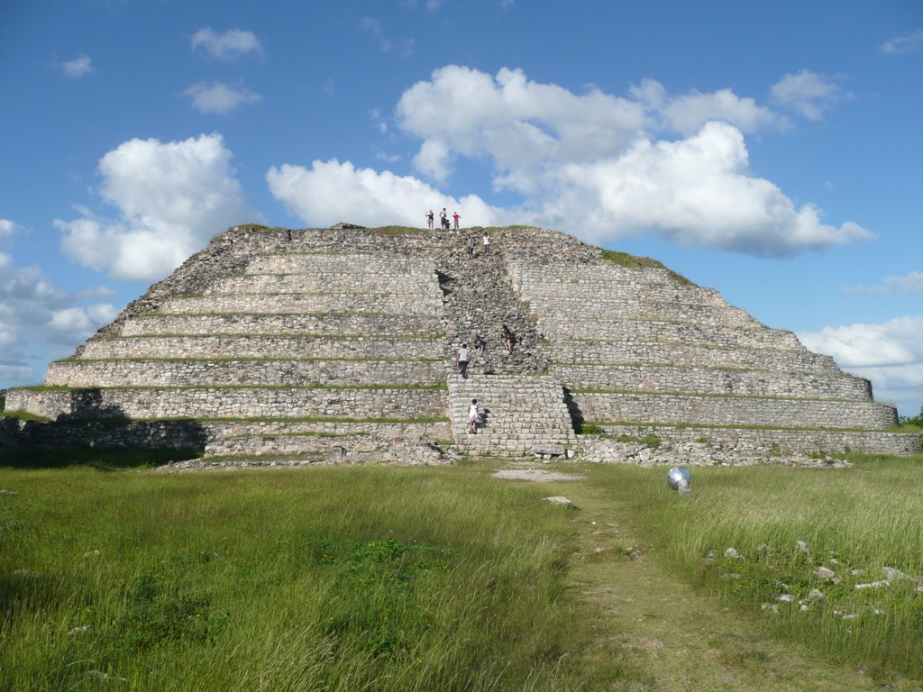 izamal pyramid