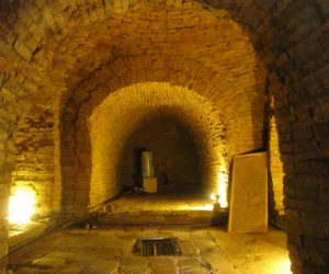 Lei Cheng Uk Han Tomb Museum