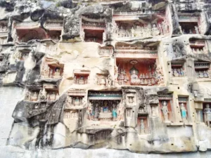 Southern Cliff Buddhist Sculptures (Nankan Grottoes)
