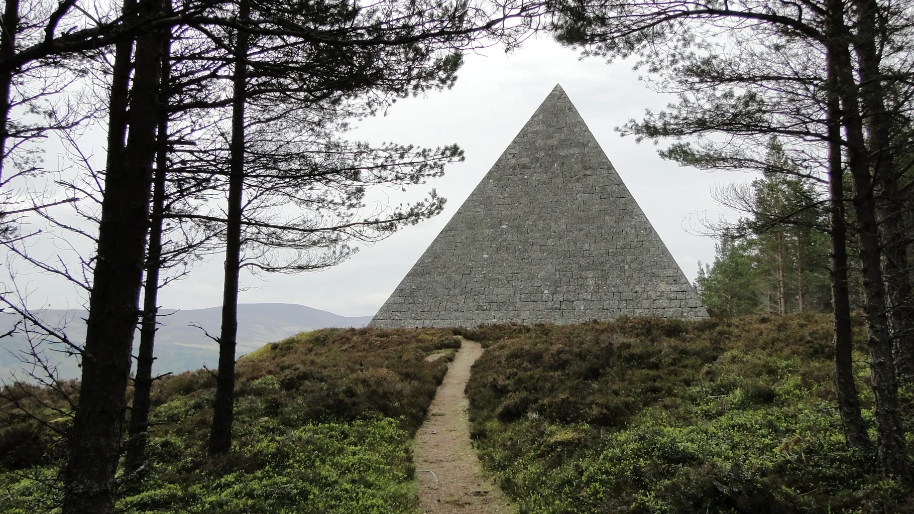 Balmoral Cairns 3