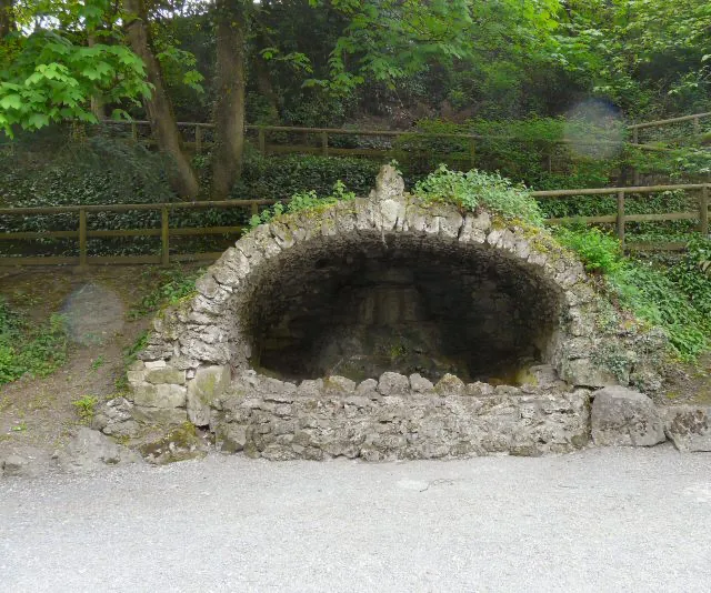 Matlock Bath petrifying well