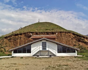 Ostrusha mound
