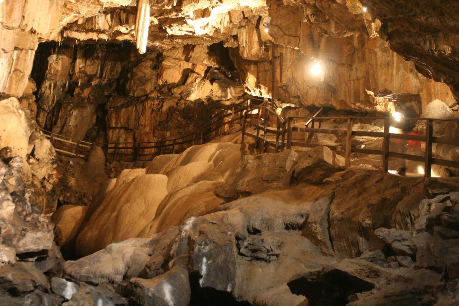 Poole's Cavern 3