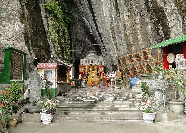 Religious Importance of Baxian Caves