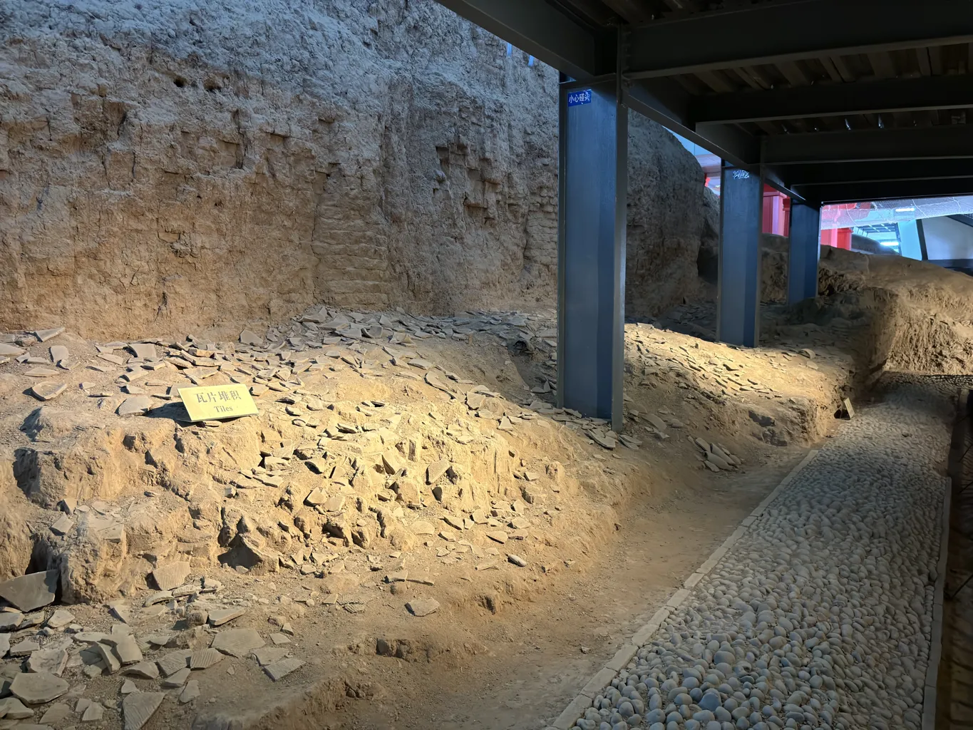 The Protection Hall of the South Que Gate 15