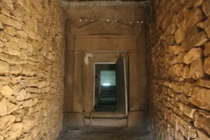 Thracian tomb Griffins
