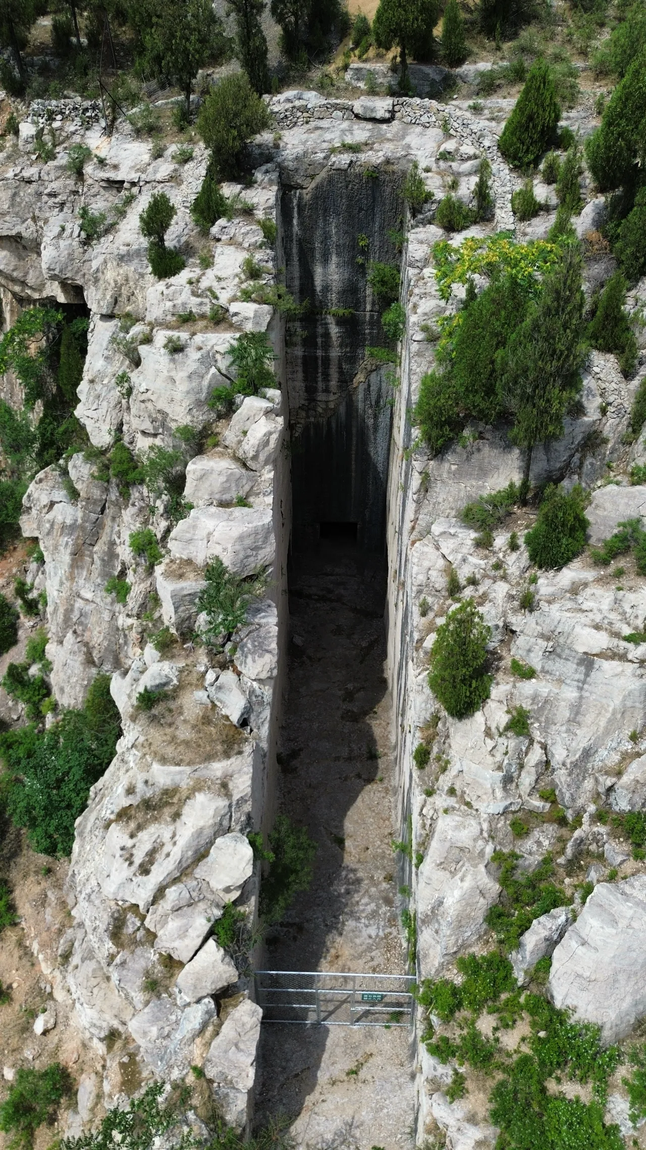 Juilong Cliff Tombs 11