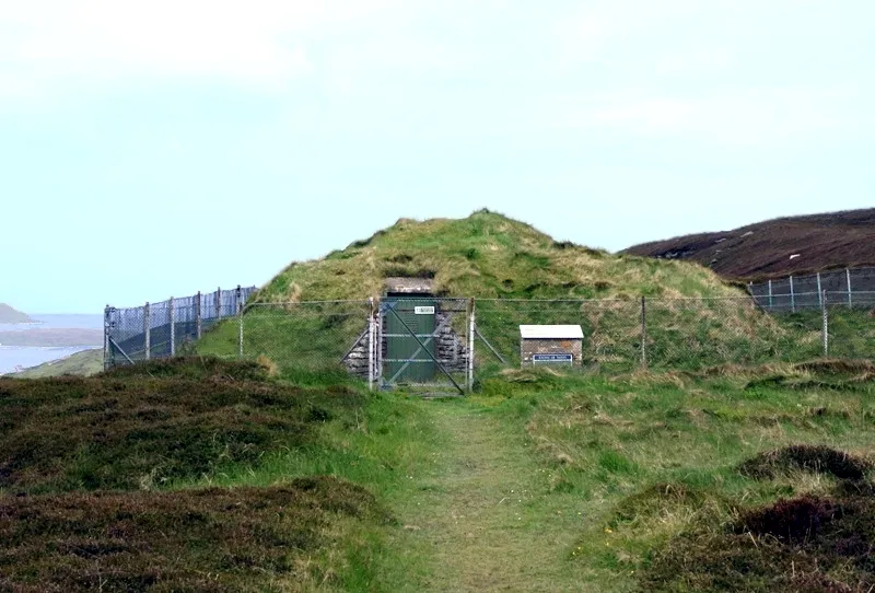 Knowe of Yarso Chambered Cairn 20110525 lvls