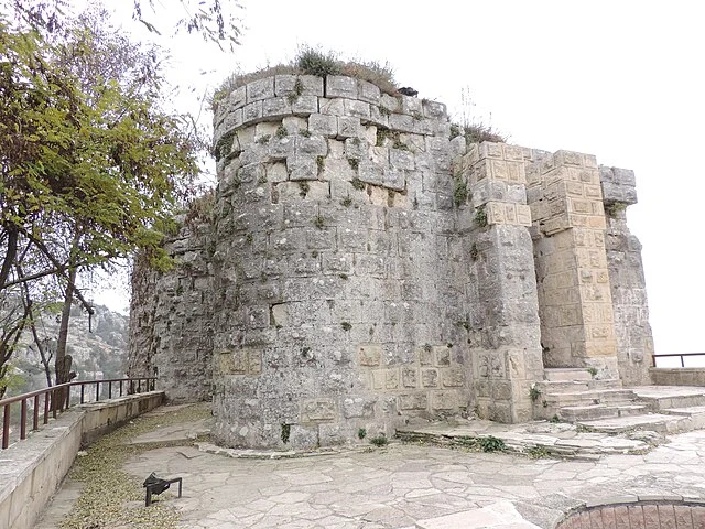 Historical Context and Construction of Gozne Castle