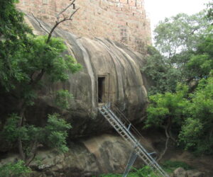 Thirumayam Fort Cave Temple