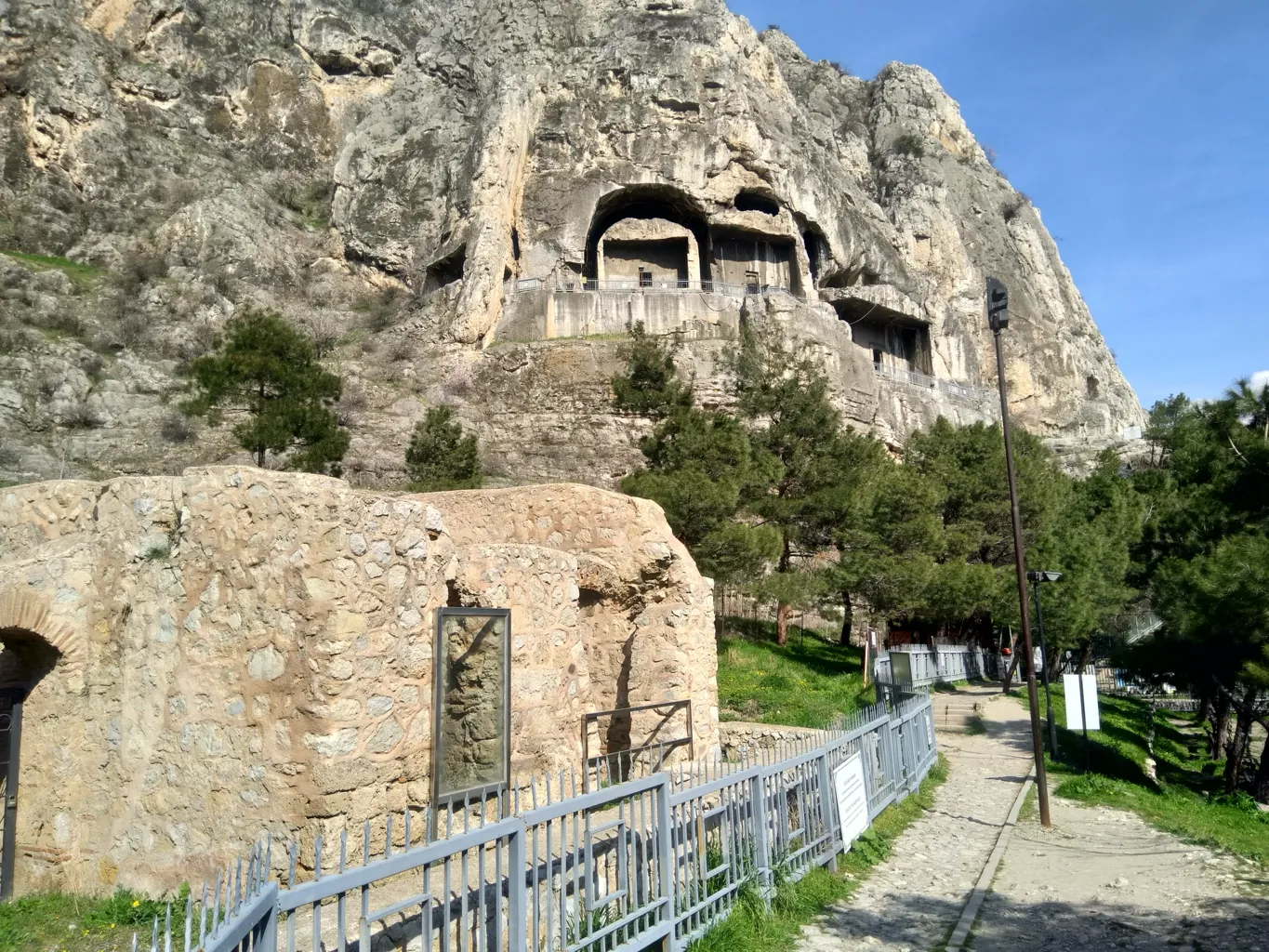 Tombs of the kings of Pontus 3