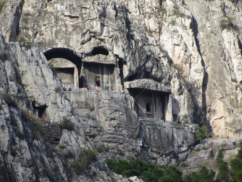 Tombs of the kings of Pontus 4