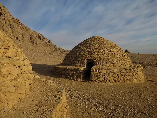 Jebel Hafeet Beehive Tombs | The Brain Chamber