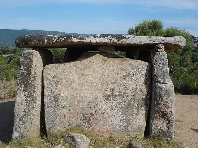 Structure and Design of Dolmen of Funtanaccia